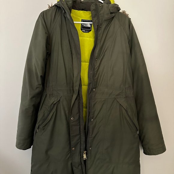 The North Face Jackets & Blazers - Women's North Face Parka - Olive Green - Size Medium - Super warm and cozy!